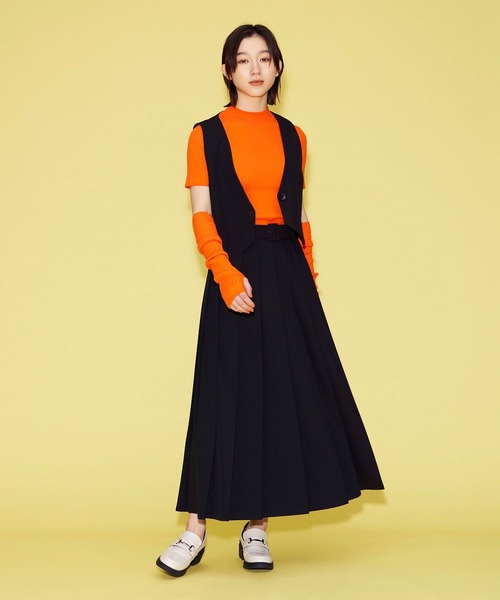 FOREVER 21(フォーエバー トゥエンティーワン)の「【MODE】クロップドVネックジレ(ベスト・レディース・ブラック・FREE)」の2枚目の写真