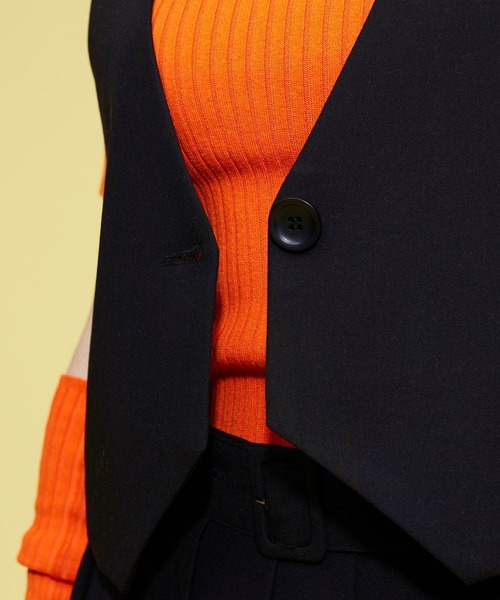 FOREVER 21(フォーエバー トゥエンティーワン)の「【MODE】クロップドVネックジレ(ベスト・レディース・ブラック・FREE)」の5枚目の写真