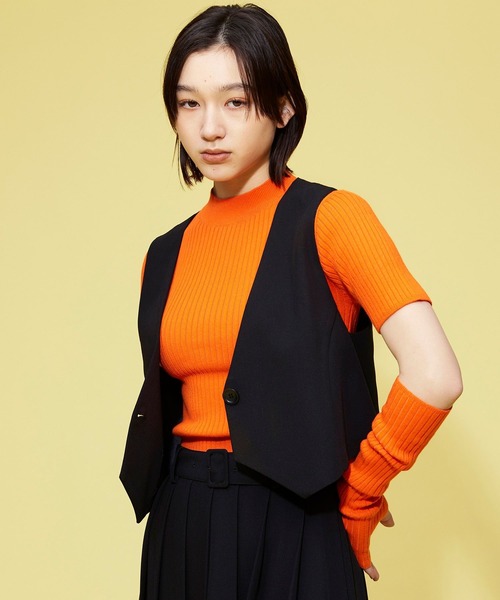 FOREVER 21(フォーエバー トゥエンティーワン)の「【MODE】クロップドVネックジレ(ベスト・レディース・ブラック・FREE)」の6枚目の写真