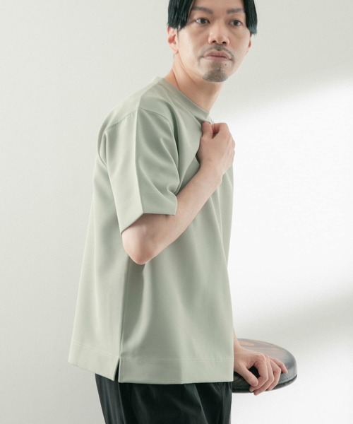 ITEMS URBANRESEARCH（アイテムズ アーバンリサーチ）の「ストレッチ布帛 クルーネックTシャツ（Tシャツ/カットソー・メンズ・ブラック/カーキ/ベージュ/グレー系その他・MEDIUM/LARGE）」の4枚目の写真