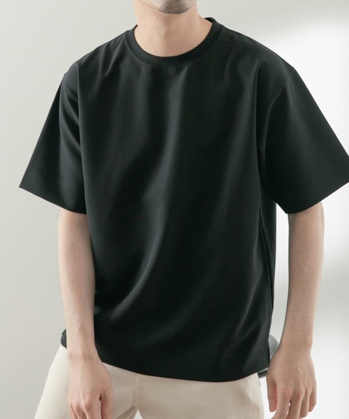 ITEMS URBANRESEARCH（アイテムズ アーバンリサーチ）の「ストレッチ布帛 クルーネックTシャツ（Tシャツ/カットソー・メンズ・ブラック/カーキ/ベージュ/グレー系その他・MEDIUM/LARGE）」の2枚目の写真