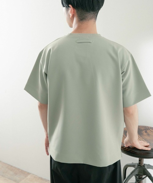 ITEMS URBANRESEARCH（アイテムズ アーバンリサーチ）の「ストレッチ布帛 クルーネックTシャツ（Tシャツ/カットソー・メンズ・ブラック/カーキ/ベージュ/グレー系その他・MEDIUM/LARGE）」の7枚目の写真