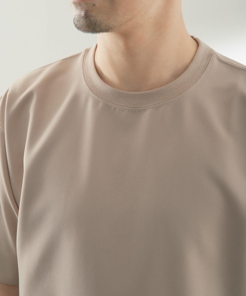 ITEMS URBANRESEARCH（アイテムズ アーバンリサーチ）の「ストレッチ布帛 クルーネックTシャツ（Tシャツ/カットソー・メンズ・ブラック/カーキ/ベージュ/グレー系その他・MEDIUM/LARGE）」の13枚目の写真