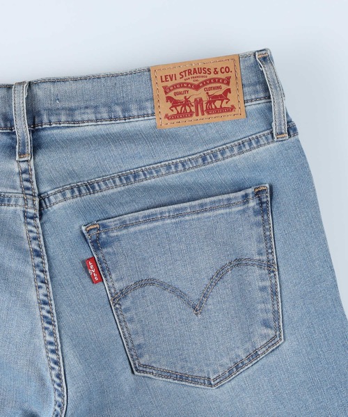 Levi's（リーバイス）の「【Levi's】ＣＯＯＬスリム（デニムパンツ・レディース・ライトインディゴブルー・26inch/27inch/24inch/25inch）」の5枚目の写真