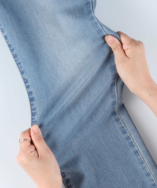 Levi's（リーバイス）の「【Levi's】ＣＯＯＬスリム（デニムパンツ・レディース・ライトインディゴブルー・26inch/27inch/24inch/25inch）」の3枚目の写真