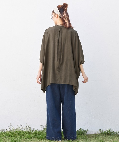 Viola e Viola(ヴィオラエヴィオラ)の「楊柳素材ゆるシルエットブラウス(シャツ/ブラウス・レディース・チャコール/オリーブ/ブラック・M/L/LL/3L)」の8枚目の写真