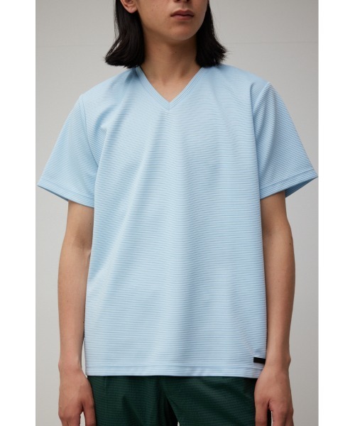 AZUL by moussy（アズールバイマウジー）の「TUCK JACQUARD V/N Tシャツ/タックジャガードブイネックTシャツ（Tシャツ/カットソー・メンズ・サックスブルー/グレー/ホワイト/ブラック・MEDIUM/SMALL/LARGE）」の4枚目の写真