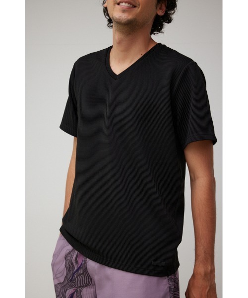 AZUL by moussy（アズールバイマウジー）の「TUCK JACQUARD V/N Tシャツ/タックジャガードブイネックTシャツ（Tシャツ/カットソー・メンズ・サックスブルー/グレー/ホワイト/ブラック・MEDIUM/SMALL/LARGE）」の3枚目の写真