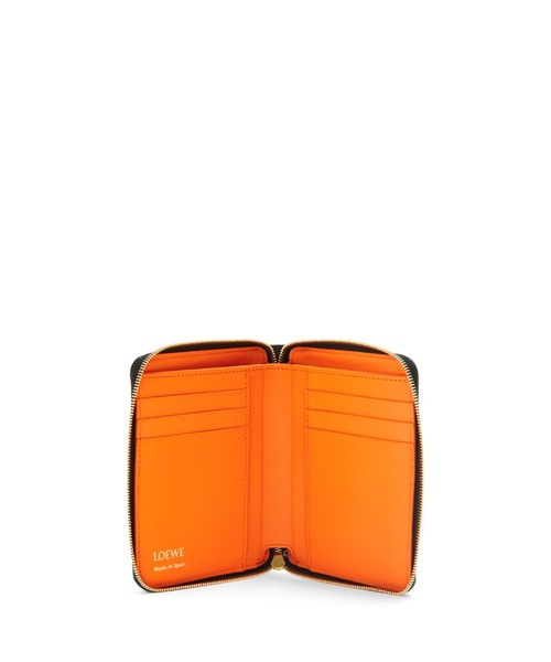 LOEWE（ロエベ）の「ノット コンパクト ジップアラウンド