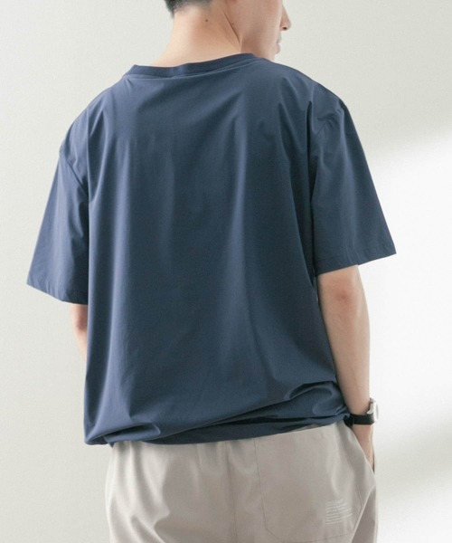 ITEMS URBANRESEARCH（アイテムズ アーバンリサーチ）の「シルキーナイロン ドローコード多機能Tシャツ（Tシャツ/カットソー・メンズ・グリーン/ネイビー/チャコールグレー/ブラック・MEDIUM/LARGE）」の8枚目の写真