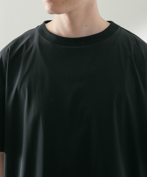 ITEMS URBANRESEARCH（アイテムズ アーバンリサーチ）の「シルキーナイロン ドローコード多機能Tシャツ（Tシャツ/カットソー・メンズ・グリーン/ネイビー/チャコールグレー/ブラック・MEDIUM/LARGE）」の14枚目の写真