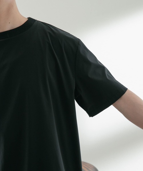 ITEMS URBANRESEARCH（アイテムズ アーバンリサーチ）の「シルキーナイロン ドローコード多機能Tシャツ（Tシャツ/カットソー・メンズ・グリーン/ネイビー/チャコールグレー/ブラック・MEDIUM/LARGE）」の15枚目の写真