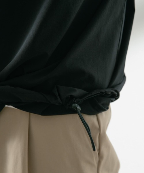 ITEMS URBANRESEARCH（アイテムズ アーバンリサーチ）の「シルキーナイロン ドローコード多機能Tシャツ（Tシャツ/カットソー・メンズ・グリーン/ネイビー/チャコールグレー/ブラック・MEDIUM/LARGE）」の17枚目の写真