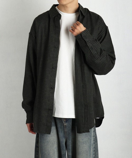 Limited Line Naive Magic(リミテッドラインナイーブマジック)の「Limited Line Naive Magic フランネルシャツ オンブレチェック ビックシルエット 長袖シャツ(シャツ/ブラウス・メンズ・ブラック系その他2/ネイビー/ホワイト/ブラック系その他/ブラック/ブラウン/ブラック系その他3/ダークグリーン/ブルー/ホワイト系その他/レッド/サックスブルー/ベージュ/グリーン/ダークグリーン系/ブラック系その他4・L/M/XL)」の12枚目の写真
