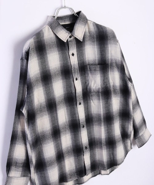 Limited Line Naive Magic(リミテッドラインナイーブマジック)の「Limited Line Naive Magic フランネルシャツ オンブレチェック ビックシルエット 長袖シャツ(シャツ/ブラウス・メンズ・ブラック系その他2/ネイビー/ホワイト/ブラック系その他/ブラック/ブラウン/ブラック系その他3/ダークグリーン/ブルー/ホワイト系その他/レッド/サックスブルー/ベージュ・L/M/XL)」の3枚目の写真