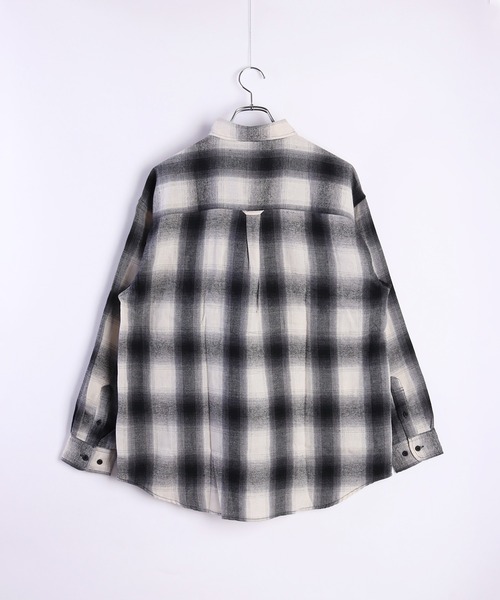 Limited Line Naive Magic(リミテッドラインナイーブマジック)の「Limited Line Naive Magic フランネルシャツ オンブレチェック ビックシルエット 長袖シャツ(シャツ/ブラウス・メンズ・ブラック系その他2/ネイビー/ホワイト/ブラック系その他/ブラック/ブラウン/ブラック系その他3/ダークグリーン/ブルー/ホワイト系その他/レッド/サックスブルー/ベージュ・L/M/XL)」の15枚目の写真
