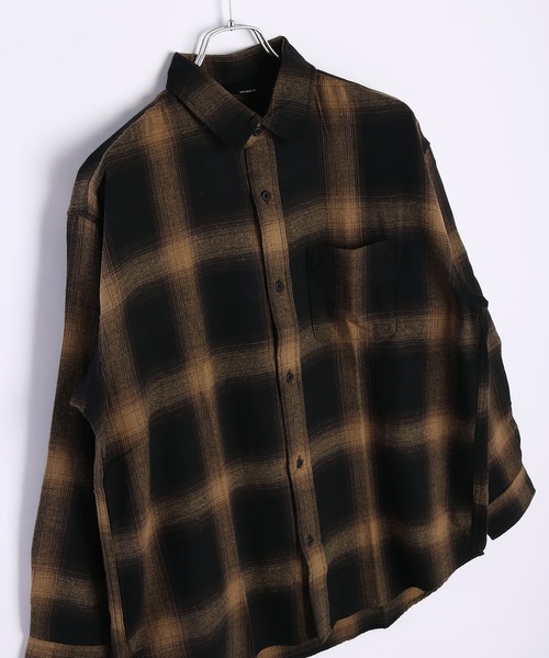 Limited Line Naive Magic(リミテッドラインナイーブマジック)の「Limited Line Naive Magic フランネルシャツ オンブレチェック ビックシルエット 長袖シャツ(シャツ/ブラウス・メンズ・ブラック系その他2/ネイビー/ホワイト/ブラック系その他/ブラック/ブラウン/ブラック系その他3/ダークグリーン/ブルー/ホワイト系その他/レッド/サックスブルー/ベージュ・L/M/XL)」の22枚目の写真