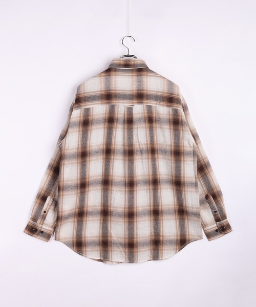 Limited Line Naive Magic(リミテッドラインナイーブマジック)の「Limited Line Naive Magic フランネルシャツ オンブレチェック ビックシルエット 長袖シャツ(シャツ/ブラウス・メンズ・ブラック系その他2/ネイビー/ホワイト/ブラック系その他/ブラック/ブラウン/ブラック系その他3/ダークグリーン/ブルー/ホワイト系その他/レッド/サックスブルー/ベージュ・L/M/XL)」の15枚目の写真