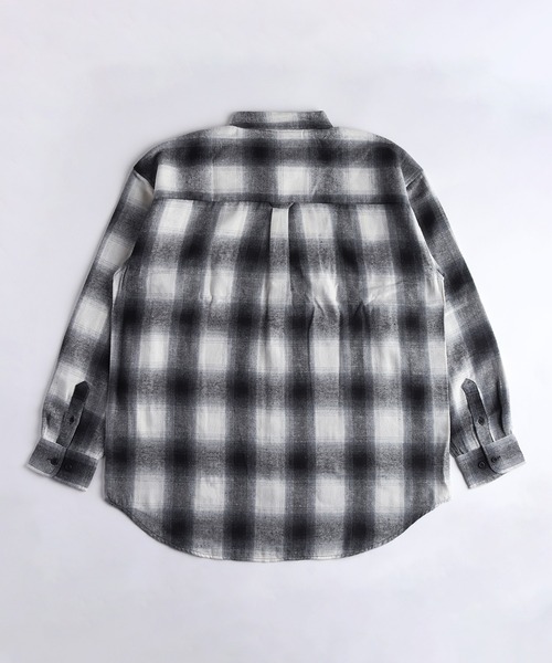 Limited Line Naive Magic（リミテッドラインナイーブマジック）の「Limited Line Naive Magic フランネルシャツ オンブレチェック ビックシルエット 長袖シャツ（シャツ/ブラウス・メンズ・ブラック系その他2/ネイビー/ホワイト/ブラック系その他/ブラック/ブラウン/ブラック系その他3/ダークグリーン/ブルー/ホワイト系その他/レッド/サックスブルー/ベージュ・L/M/XL）」の15枚目の写真