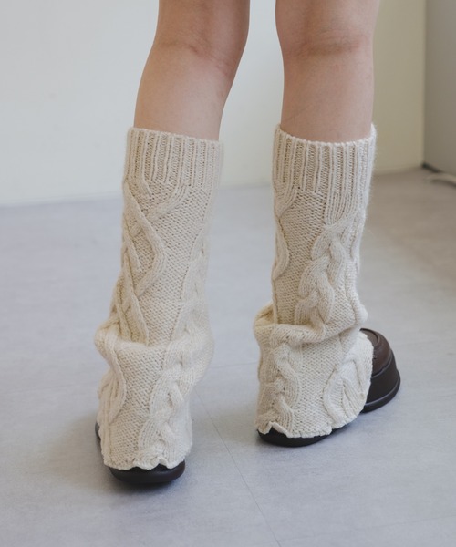 Kastane（カスタネ）の「ケーブルニットレッグウォーマー（レッグウォーマー・レディース・アイボリー/グレー・FREE）」の5枚目の写真