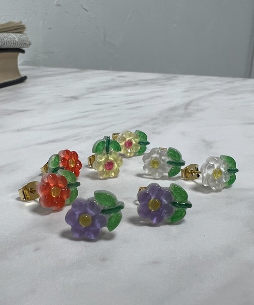 VICKY（ビッキー）の「【KOREAN ITEM】フラワービーズピアス（ピアス（両耳用）・レディース・ホワイト/レッド/イエロー/パープル・FREE）」の7枚目の写真