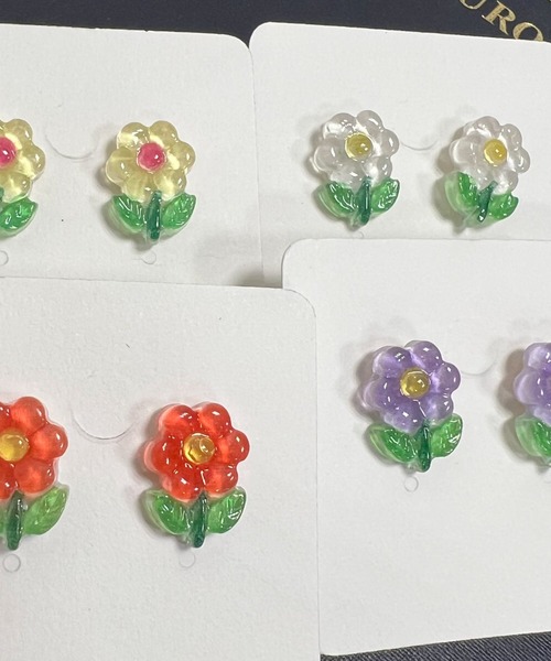 VICKY（ビッキー）の「【KOREAN ITEM】フラワービーズピアス（ピアス（両耳用）・レディース・ホワイト/レッド/イエロー/パープル・FREE）」の12枚目の写真