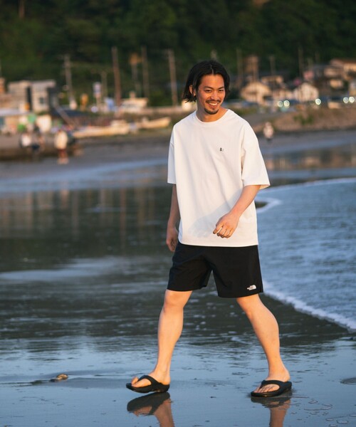 B:MING by BEAMS(ビーミングバイビームス)の「B:MING by BEAMS / ワンポイント ラッシュガード Tシャツ(Tシャツ/カットソー・メンズ・ブラウン系その他5/オフホワイト/ブラック・SMALL/MEDIUM/LARGE/X-LARGE)」の4枚目の写真