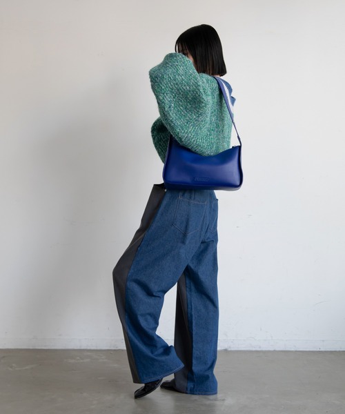 VACANCY（ヴァカンシー）の「ヴィーガンレザーラウンドスクエアショルダーバッグ（ショルダーバッグ・レディース・ブラック/シルバー/ブルー・FREE）」の14枚目の写真