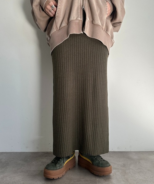 apres jour mignon(アプレジュールミニョン)の「リブニットスカート【ZOZOTOWN限定アイテム】(スカート・レディース・グレイッシュベージュ/ブラック/レッド/ブルー/チャコールグレー/ダークブラウン/アイボリー・MEDIUM/X-LARGE/SMALL)」の5枚目の写真