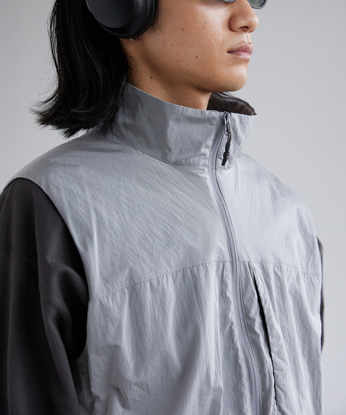 JOURNAL STANDARD(ジャーナルスタンダード)の「【LIMONTA/E × OCTA】ナイロン ベスト(ベスト・メンズ・ライトグレー/ブラック/ブラウン・MEDIUM/LARGE)」の16枚目の写真