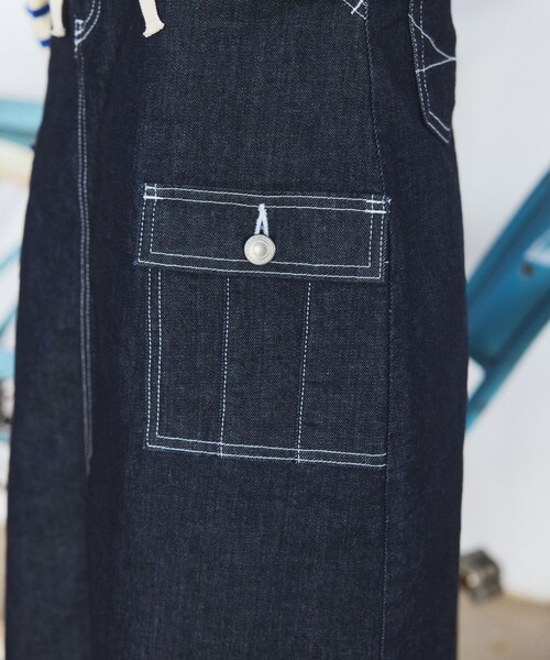 FREAK'S STORE（フリークスストア）の「SOMETHING × FREAK'S STORE/サムシング 別注 CARGO CURVE SKIRT/カーゴカーブスカート/デニムスカート（デニムスカート・レディース・ブラック/オリーブ/ネイビー・SMALL/MEDIUM）」の13枚目の写真