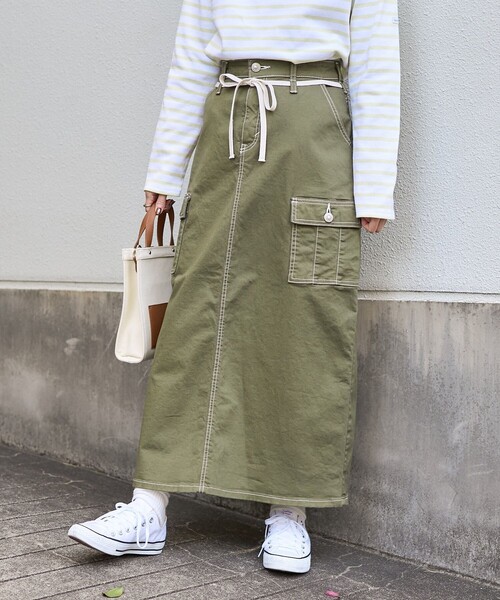 FREAK'S STORE（フリークスストア）の「SOMETHING × FREAK'S STORE/サムシング 別注 CARGO CURVE SKIRT/カーゴカーブスカート/デニムスカート（デニムスカート・レディース・ブラック/オリーブ/ネイビー・SMALL/MEDIUM）」の4枚目の写真