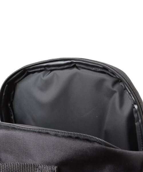 Manhattan Portage(マンハッタンポーテージ)の「Townsend Backpack Vinyl Lining NEW YORK CITY(バックパック/リュック・メンズ・ブラック・LARGE)」の19枚目の写真