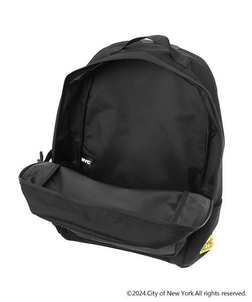 Manhattan Portage(マンハッタンポーテージ)の「Townsend Backpack Vinyl Lining NEW YORK CITY(バックパック/リュック・メンズ・ブラック・LARGE)」の6枚目の写真
