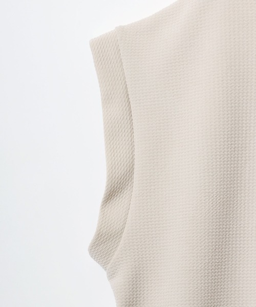 SITRY(シトリー)の「3WAY Cut Vest & Long Sleeve T-shirt/エンボスジャガードベスト & 長袖Tシャツ ロンT(ベスト・メンズ・グレイッシュベージュ/ブラック/ダークグレー・LL/L/M)」の14枚目の写真