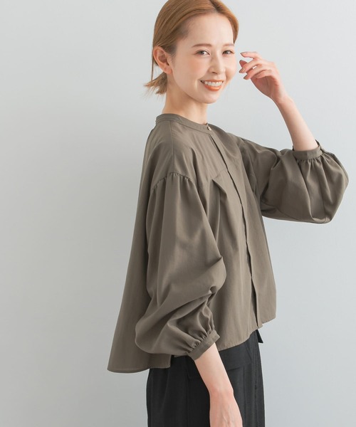【すんちゃん】アーバンリサーチロッソブラウス とろみギャザー グレージュ URBAN RESEARCH ROSSO（アーバンリサーチロッソ）の「ハイネック