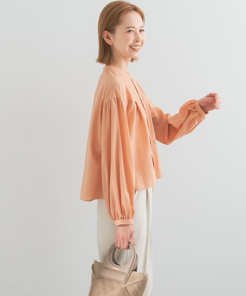 URBAN RESEARCH ROSSO WOMEN（アーバンリサーチ　ロッソ）の「UVカットギャザーボリュームシャツブラウス（シャツ/ブラウス・レディース・オレンジ/オフホワイト/ブラウン系その他・FREE）」の18枚目の写真