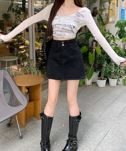 by muni:r（バイ ムニール）の「ツーボタンハートデニムミニスカート（デニムスカート・レディース・ブルー/ブラック・MEDIUM/SMALL）」の6枚目の写真