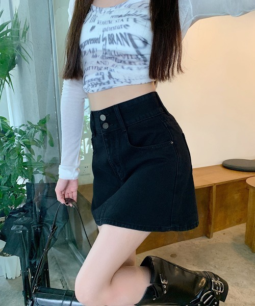 by muni:r（バイ ムニール）の「ツーボタンハートデニムミニスカート（デニムスカート・レディース・ブルー/ブラック・MEDIUM/SMALL）」の7枚目の写真