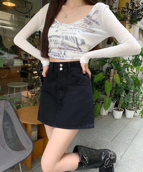 by muni:r（バイ ムニール）の「ツーボタンハートデニムミニスカート（デニムスカート・レディース・ブルー/ブラック・MEDIUM/SMALL）」の13枚目の写真