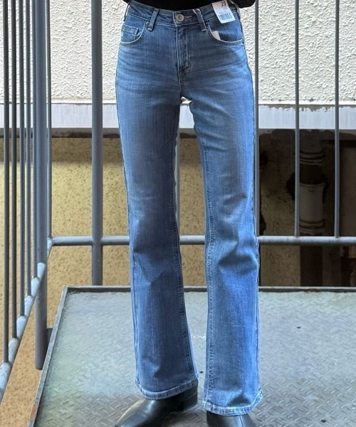 SOMETHING(サムシング)の「SOMETHING(サムシング)【レディース】「LISA」フレアパンツ(デニムパンツ・レディース・ダークインディゴブルー・26inch/27inch/28inch/29inch/30inch/25inch/31inch)」の12枚目の写真