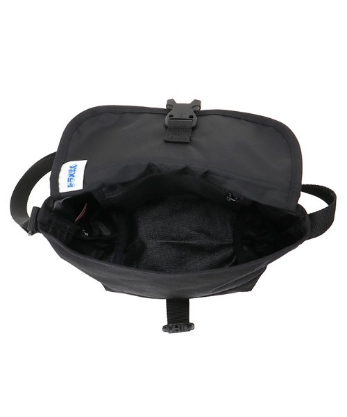 Manhattan Portage（マンハッタンポーテージ）の「Nylon Messenger Bag Flap Zipper Pocket Doraemon 2024（メッセンジャーバッグ・レディース・ブラック・X-SMALL）」の6枚目の写真