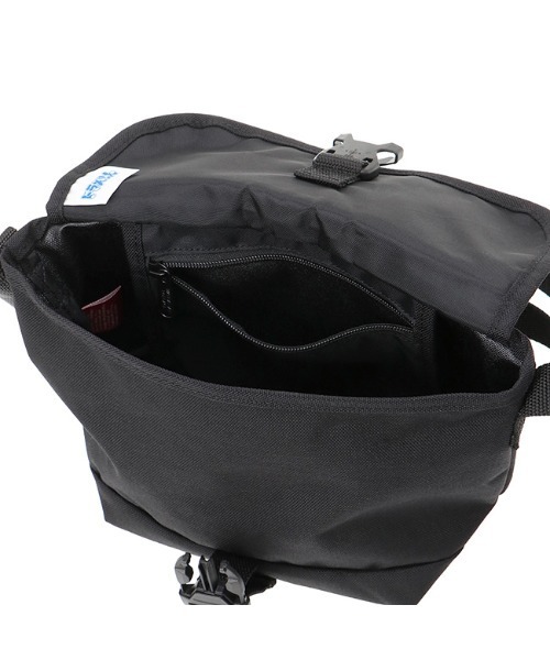 Manhattan Portage（マンハッタンポーテージ）の「Nylon Messenger Bag Flap Zipper Pocket Doraemon 2024（メッセンジャーバッグ・レディース・ブラック・X-SMALL）」の8枚目の写真