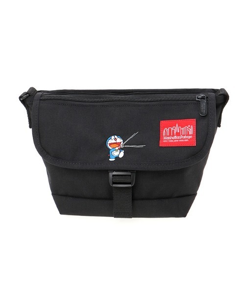 Manhattan Portage（マンハッタンポーテージ）の「Nylon Messenger Bag Flap Zipper Pocket Doraemon 2024（メッセンジャーバッグ・レディース・ブラック・X-SMALL）」の2枚目の写真