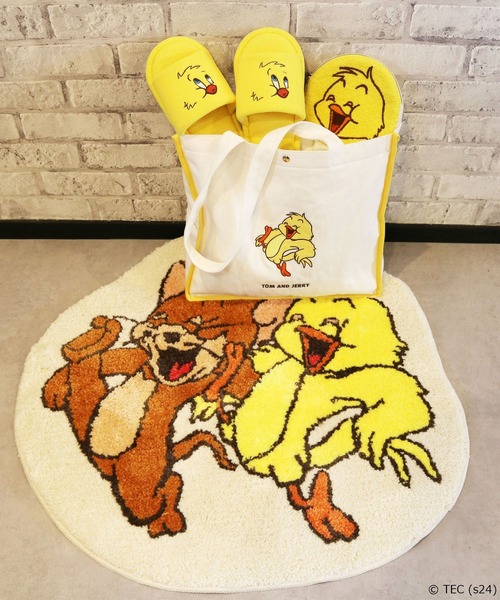 ☆新品☆レア　ラグ　輸入　トムとジェリー　可愛い　インテリア　オシャレ　アニメ 公式】TOM and JERRY タイニークラブ スマイルラグ（ラグ/マット