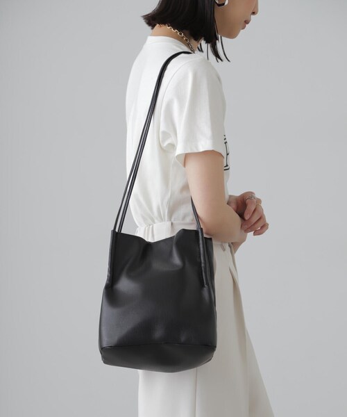 FREE'S MART（フリーズマート）の「◆スライドショルダーバッグ（ショルダーバッグ・レディース・ブラック/シルバー/ベージュ・ﾌﾘ-）」の2枚目の写真