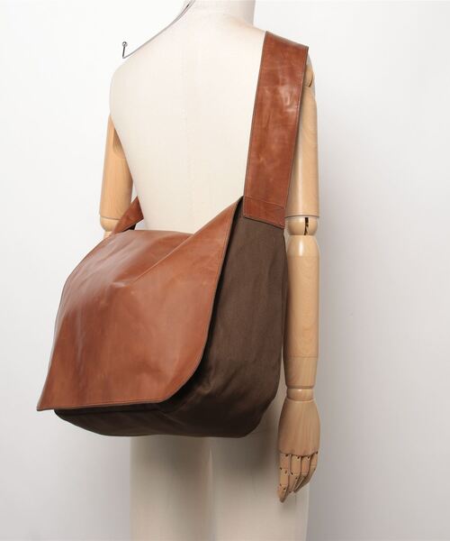 BALLAST ARK（バラストアーク）の「BALLAST ARK / バラストアーク：TOCHIGI LEATHER NEWSPAPER BAG：BA09-B001[AST]（ショルダーバッグ・メンズ・オリーブ/ブラック・FREE）」の6枚目の写真