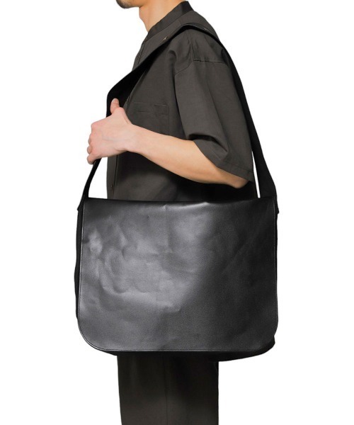 BALLAST ARK（バラストアーク）の「BALLAST ARK / バラストアーク：TOCHIGI LEATHER NEWSPAPER BAG：BA09-B001[AST]（ショルダーバッグ・メンズ・オリーブ/ブラック・FREE）」の14枚目の写真