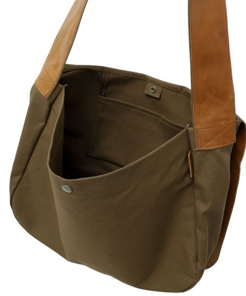 BALLAST ARK（バラストアーク）の「BALLAST ARK / バラストアーク：TOCHIGI LEATHER NEWSPAPER BAG：BA09-B001[AST]（ショルダーバッグ・メンズ・オリーブ/ブラック・FREE）」の22枚目の写真