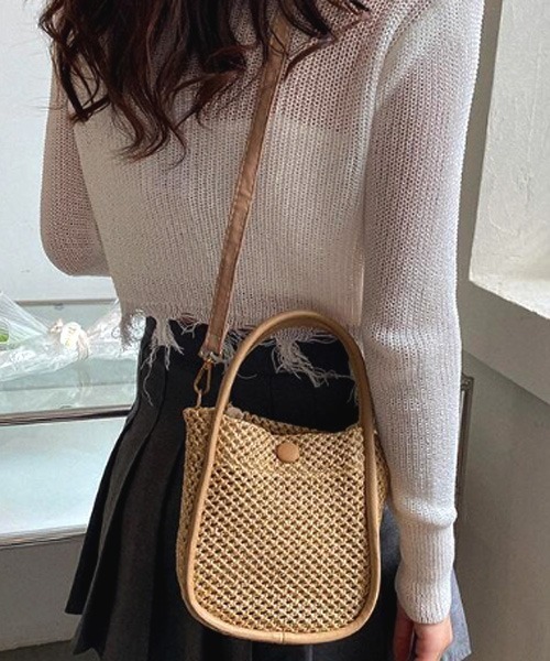 TONE SELECT GOODS（トーンセレクトグッズ）の「【resonance】インポーチ付き　ストローバッグ　マルチウェイ　ショルダーバッグ　ハンドバッグ　浴衣（かごバッグ・レディース・ホワイト系/ブラウン系/ベージュ系/ブラック系・FREE）」の4枚目の写真